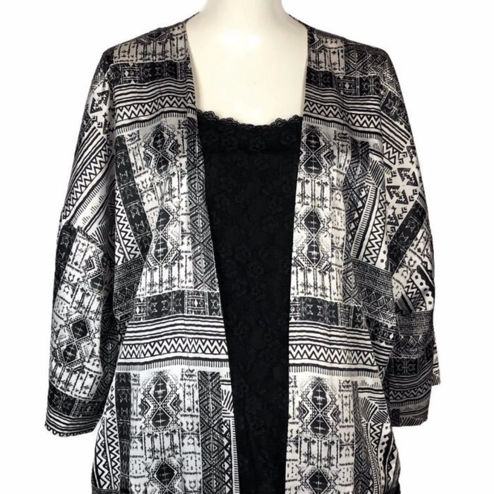 Forever 21 Black and White Kimono